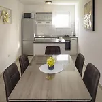 בית נופש Tone By Interhome