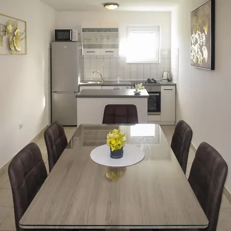 Nyaraló Tone By Interhome