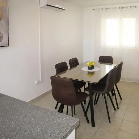 Nyaraló Tone By Interhome Privlaka