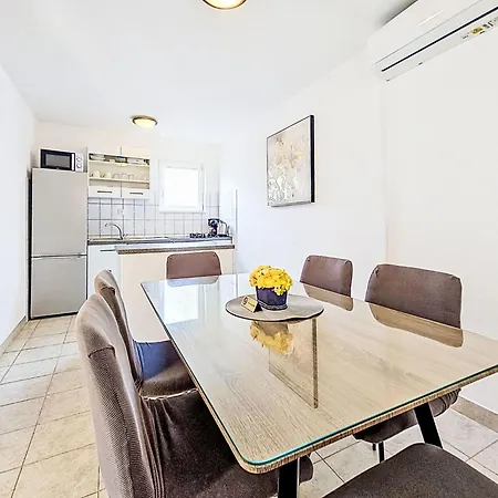 Tone By Interhome *